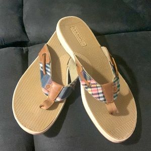 Sperry plaid flip flops